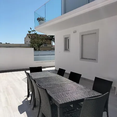 Luxury New Flat With Pool Lejlighed