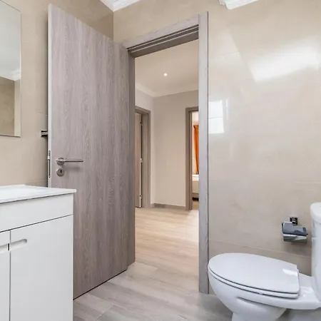Luxury New Flat With Pool * Ferreiras